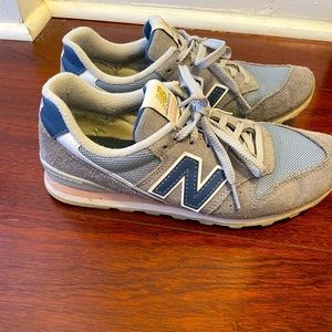Women’s New Balance tennis shoes